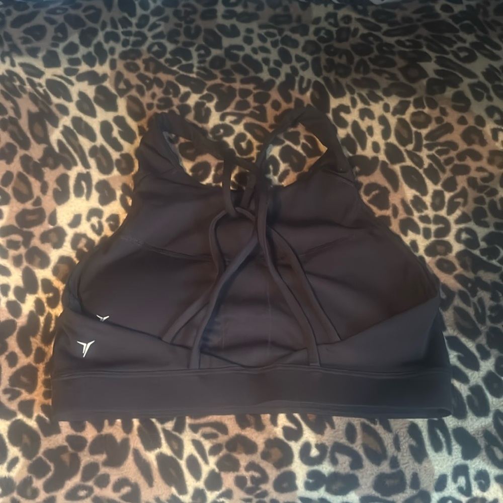 Backless sports bra